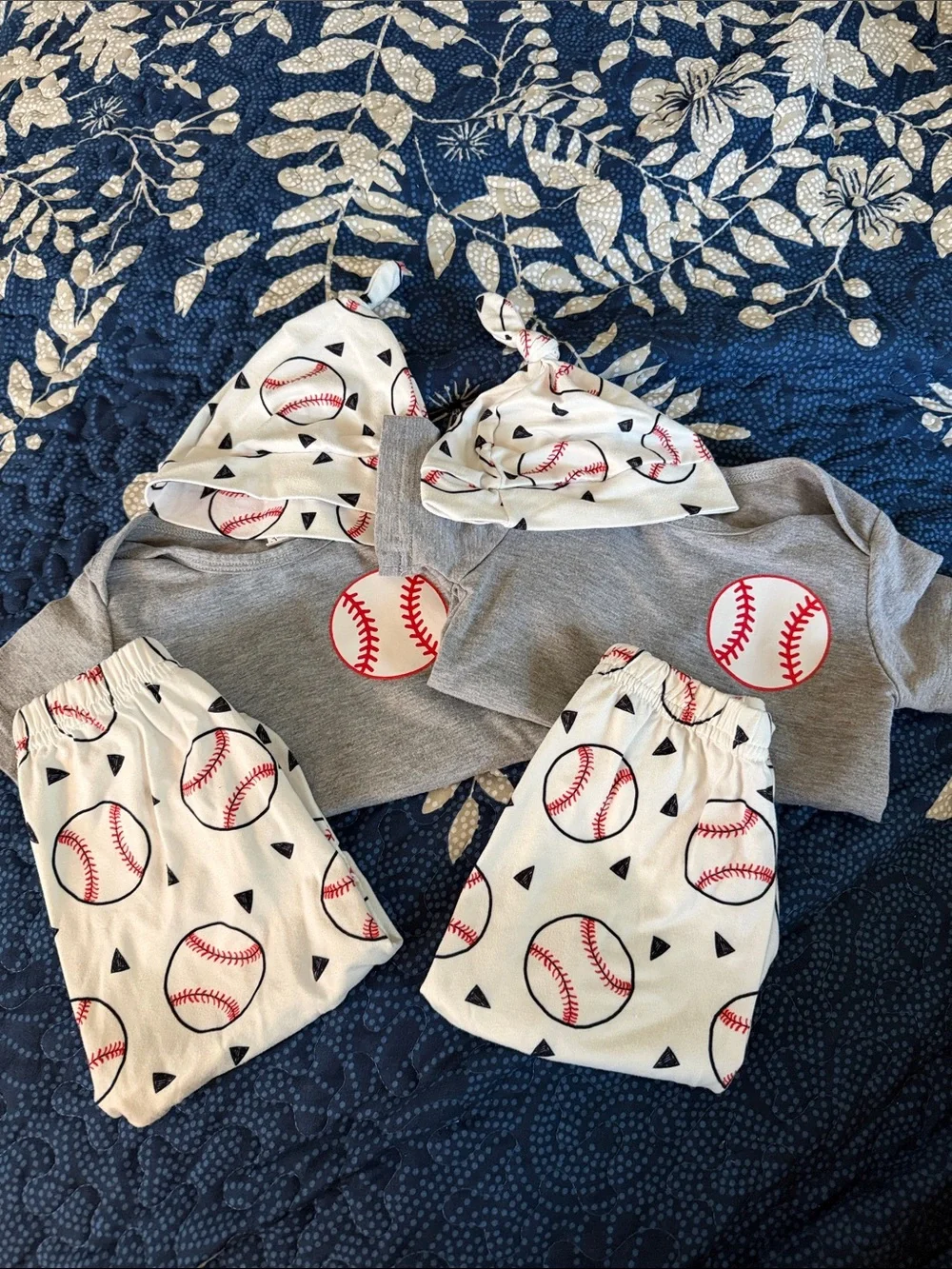 Twins matching Baseball Set Size 3-6M 6 pieces total